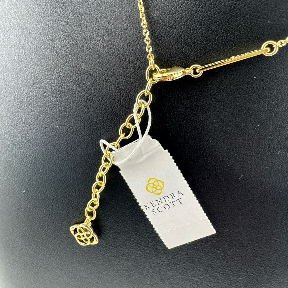 Kendra Scott Ari Heart Pendant Necklace in Maroon Jade NWT - Picture 5 of 5